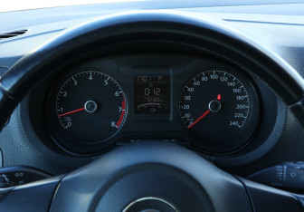 Подержанный автомобиль Volkswagen Polo Sedan 2015 года (11 фото)