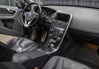 Подержанный автомобиль Volvo XC60 2014 года (11 фото)