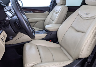 Подержанный автомобиль Cadillac XT5 2016 года (20 фото)