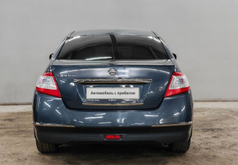 Подержанный автомобиль Nissan Teana 2012 года (6 фото)