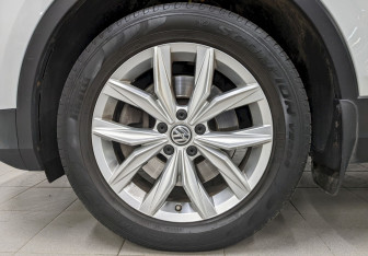 Подержанный автомобиль Volkswagen Tiguan 2017 года (18 фото)