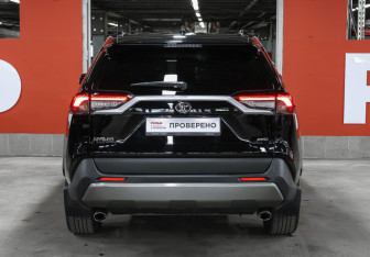 Подержанный автомобиль Toyota RAV4 2021 года (6 фото)