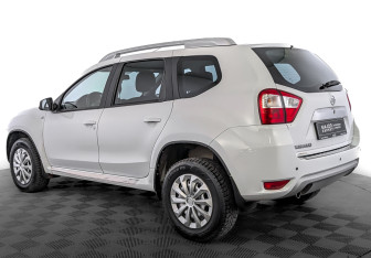 Подержанный автомобиль Nissan Terrano 2014 года (7 фото)