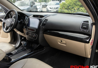Подержанный автомобиль Kia Sorento 2012 года (7 фото)