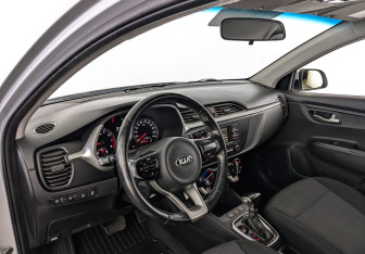 Подержанный автомобиль Kia Rio Hatchback 2021 года (14 фото)