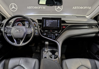 Подержанный автомобиль Toyota Camry Sedan 2021 года (14 фото)