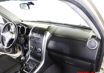 Подержанный автомобиль Suzuki Grand Vitara 2008 года (13 фото)