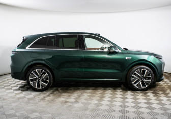 Подержанный автомобиль LiXiang L6 2024 года (4 фото)