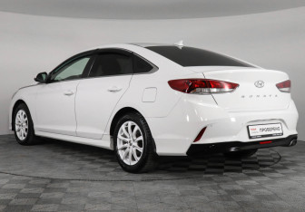 Подержанный автомобиль Hyundai Sonata 2018 года (7 фото)