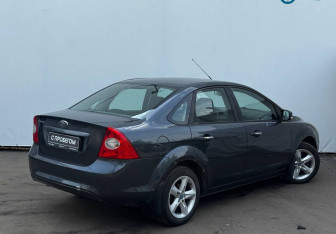 Подержанный автомобиль Ford Focus Sedan 2010 года (8 фото)