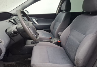 Подержанный автомобиль Nissan Primera Sedan 2005 года (10 фото)