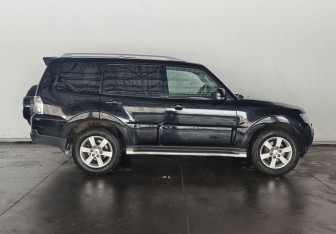 Подержанный автомобиль Mitsubishi Pajero 2007 года (8 фото)