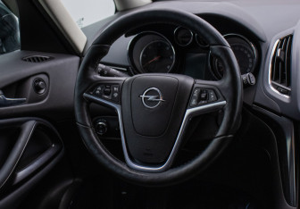 Подержанный автомобиль Opel Zafira Compactvan 2013 года (16 фото)