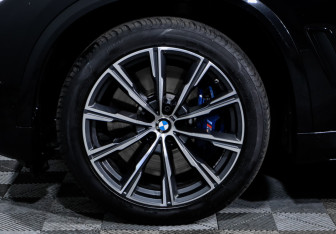 Подержанный автомобиль BMW X5 2019 года (15 фото)
