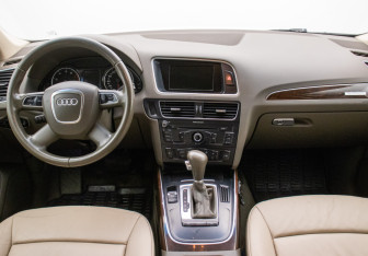 Подержанный автомобиль Audi Q5 2010 года (13 фото)
