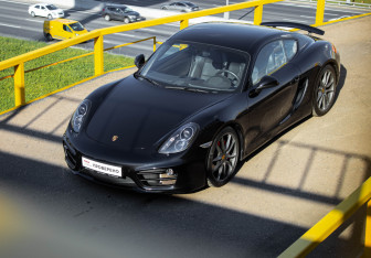 Подержанный автомобиль Porsche Cayman 2013 года (17 фото)