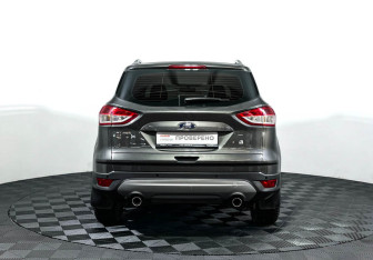 Подержанный автомобиль Ford Kuga 2016 года (6 фото)