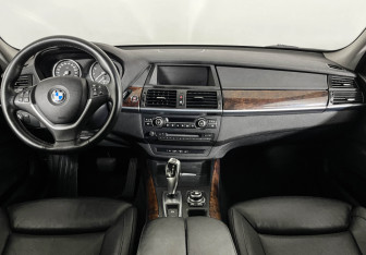 Подержанный автомобиль BMW X5 2011 года (11 фото)