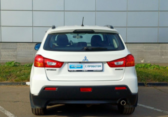 Подержанный автомобиль Mitsubishi ASX 2012 года (6 фото)