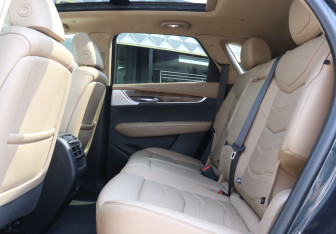 Подержанный автомобиль Cadillac XT5 2021 года (10 фото)