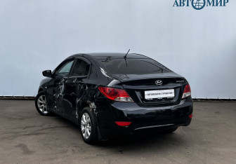 Подержанный автомобиль Hyundai Solaris Sedan 2012 года (7 фото)