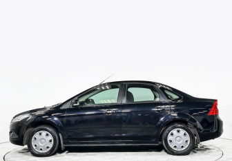 Подержанный автомобиль Ford Focus Sedan 2011 года (8 фото)