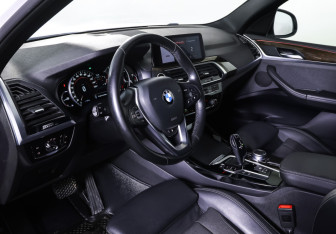 Подержанный автомобиль BMW X3 2019 года (15 фото)