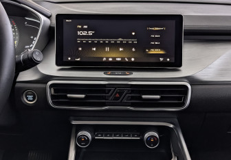 Подержанный автомобиль Geely Coolray 2023 года (15 фото)