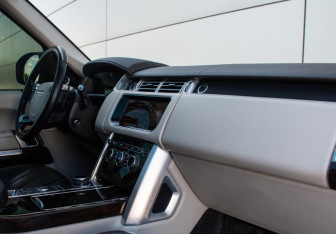 Подержанный автомобиль Land Rover Range Rover 2017 года (9 фото)