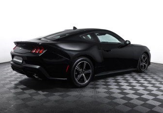 Подержанный автомобиль Ford Mustang Coupe 2023 года (5 фото)
