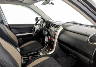 Подержанный автомобиль Suzuki Grand Vitara 2015 года (11 фото)