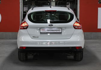 Подержанный автомобиль Ford Focus Hatchback 2016 года (6 фото)