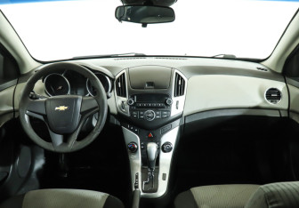 Подержанный автомобиль Chevrolet Cruze Sedan 2014 года (13 фото)