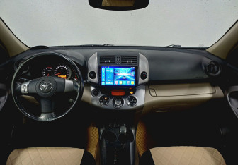 Подержанный автомобиль Toyota RAV4 2007 года (11 фото)