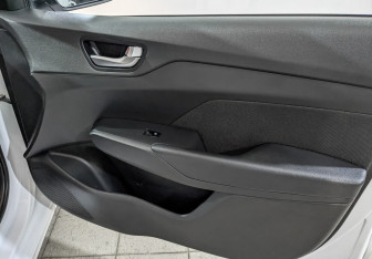 Подержанный автомобиль Hyundai Solaris Sedan 2022 года (24 фото)