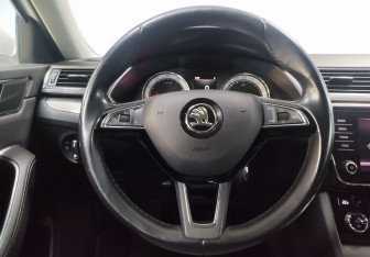 Подержанный автомобиль Skoda Superb Liftback 2019 года (15 фото)