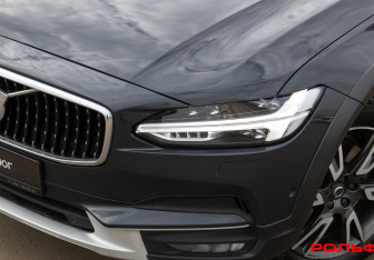 Подержанный автомобиль Volvo V90 Cross Country 2017 года (20 фото)