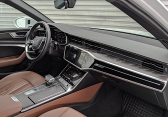 Подержанный автомобиль Audi A6 Sedan 2022 года (10 фото)