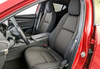 Подержанный автомобиль Mazda 3 Hatchback 2019 года (20 фото)