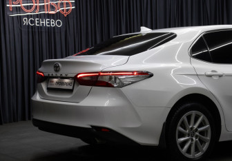 Подержанный автомобиль Toyota Camry Sedan 2022 года (22 фото)