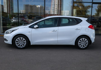 Подержанный автомобиль Kia Ceed Hatchback 2015 года (8 фото)