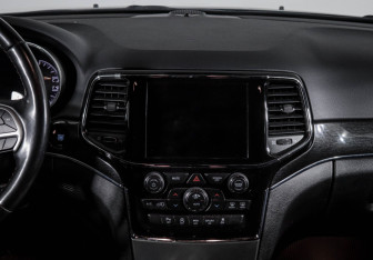 Подержанный автомобиль Jeep Grand Cherokee 2021 года (13 фото)