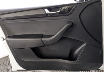 Подержанный автомобиль Skoda Rapid Liftback 2019 года (19 фото)