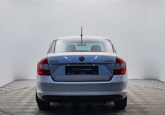 Подержанный автомобиль Skoda Rapid Liftback 2014 года (4 фото)