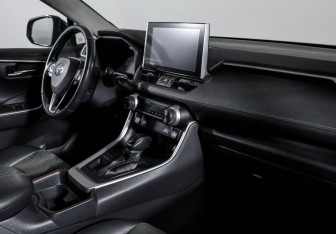 Подержанный автомобиль Toyota RAV4 2022 года (9 фото)