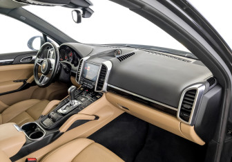 Подержанный автомобиль Porsche Cayenne 2017 года (11 фото)