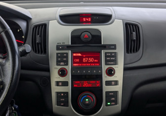 Подержанный автомобиль Kia Cerato Sedan 2009 года (15 фото)