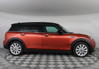 Подержанный автомобиль MINI Clubman Wagon 2020 года (4 фото)