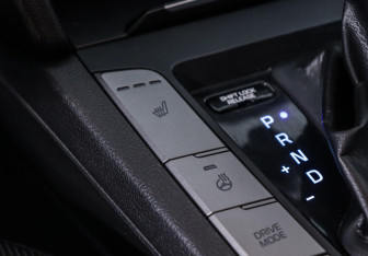 Подержанный автомобиль Hyundai Elantra Sedan 2017 года (10 фото)