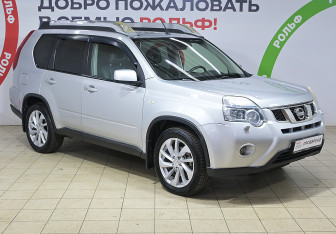 Подержанный автомобиль Nissan X-Trail 2011 года (3 фото)